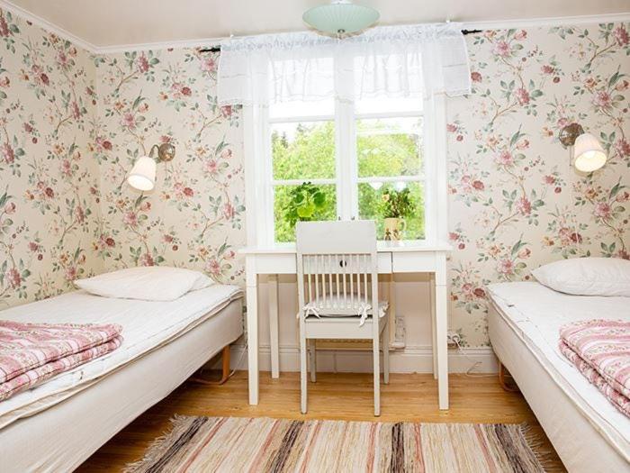Bull-August Gard Vandrarhem/Hostel Arholma Экстерьер фото