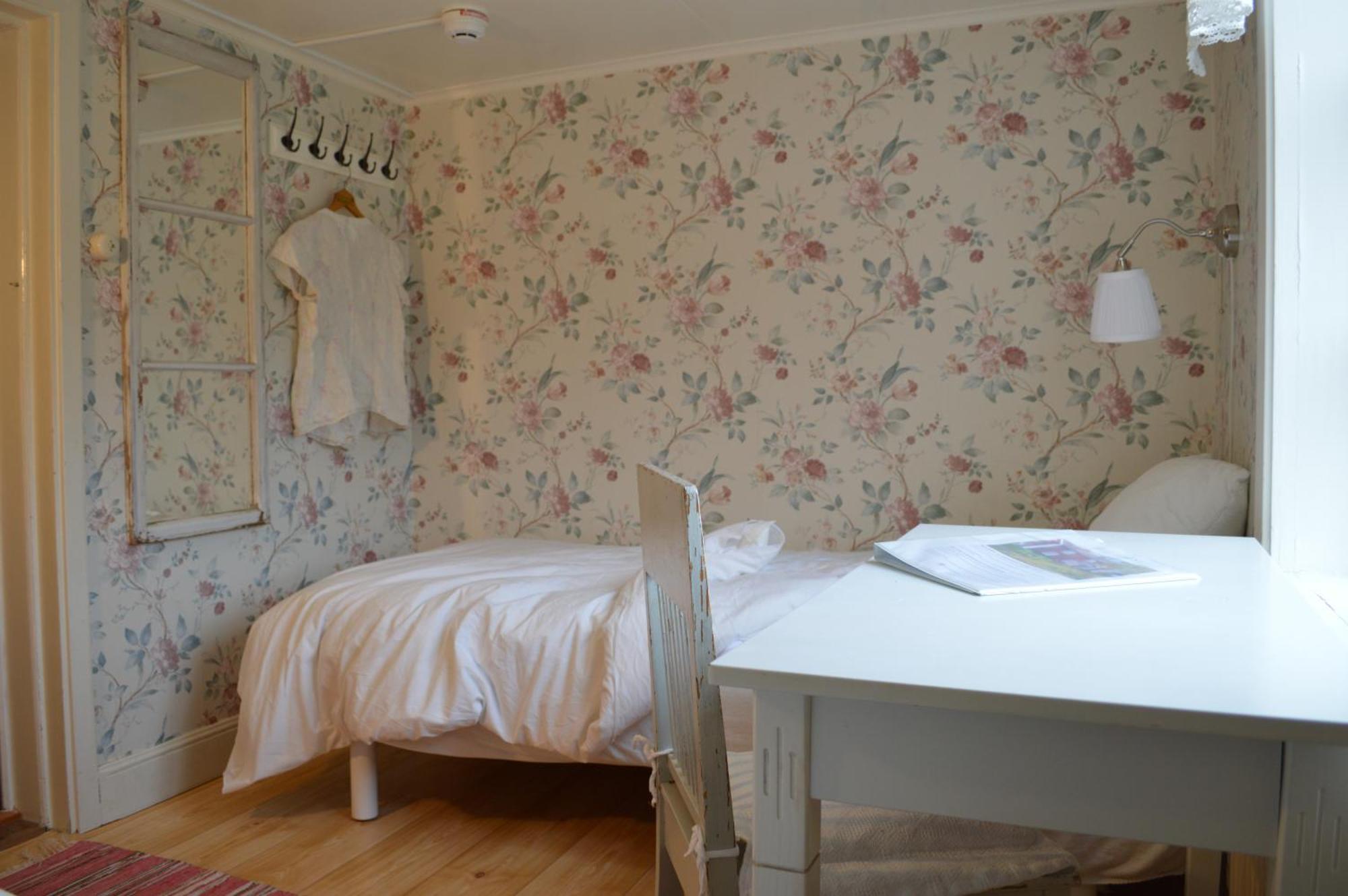 Bull-August Gard Vandrarhem/Hostel Arholma Экстерьер фото